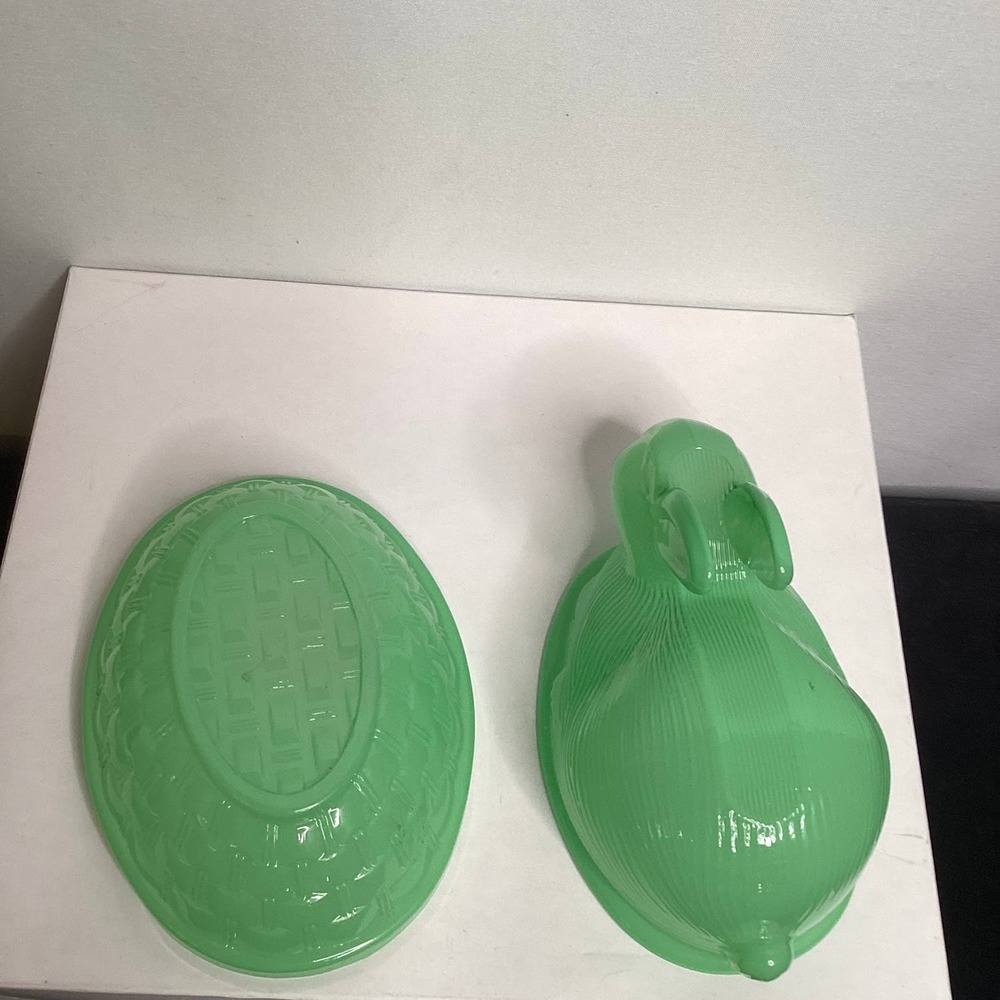 Jadite Glass covered Rabbit candy dish - Picture 7 of 7
